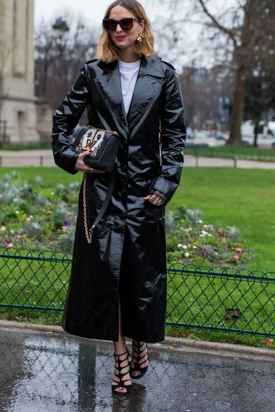 Estilo de rua, Inverno de Autum Paris Fashion Week 2017, Dia 5, Paris — Fotografia de Stock