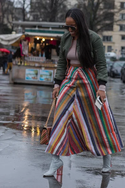 Street Style, Semana de la Moda de París Autum Winter 2017, Día 5, París — Foto de Stock