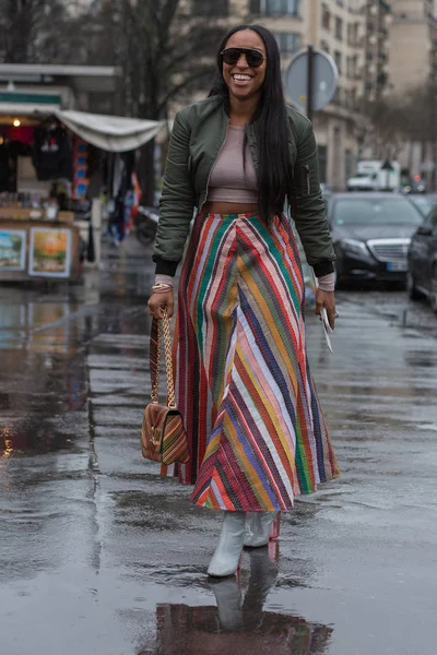 Street Style, Semana de la Moda de París Autum Winter 2017, Día 5, París — Foto de Stock