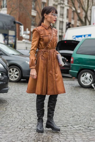 Street Style, Paryż moda tydzień jesień zima 2017, dzień 6, Paryż — Zdjęcie stockowe