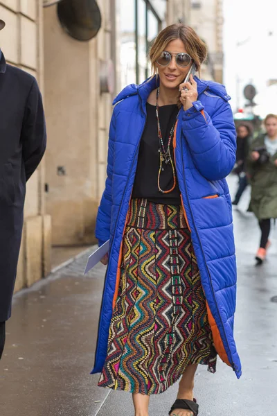 Street Style, párizsi divat héten őszi téli 2017, nap 6, Párizs — Stock Fotó