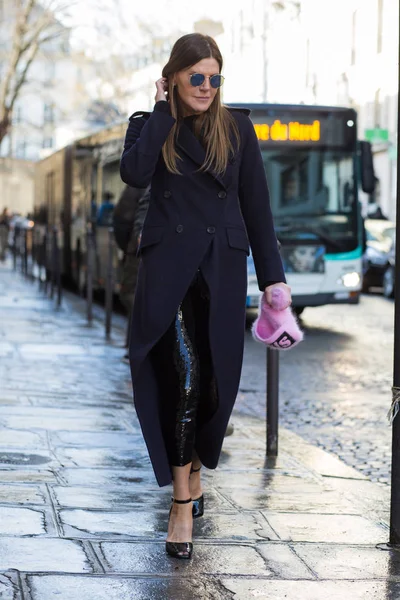 Street Style, Paris Fashion Week Autum Winter 2017, Day 6, Париж — стоковое фото