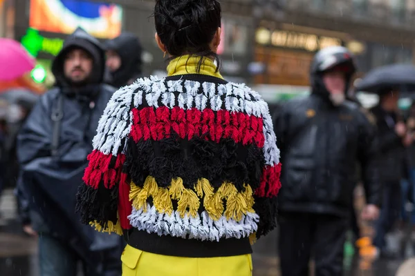 Street Style, Paris Fashion Week Inverno de Autum 2017, Dia 7, Paris, França - 06 Mar 2017 — Fotografia de Stock