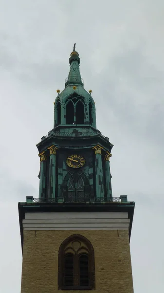 Una Torre Storica Con Orologio Berlino Germania — Foto Stock