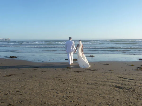 Net Getrouwd Stel Weg Naar Pacifische Kust Pismo Beach Californië — Stockfoto