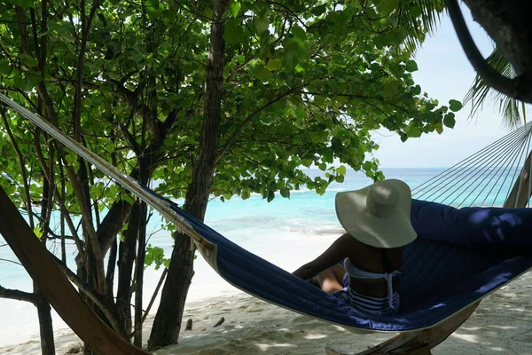 Woman Sitting Hammock Maldives — Stock Photo, Image