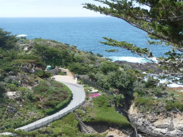 Schöner Tropischer Strand Den Bergen — Stockfoto