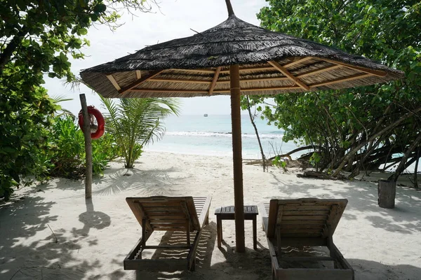 Umbrella Chairs Beach Maldives — Stock Photo, Image