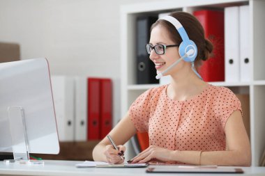 Kadın profesyonel destek işyerinde