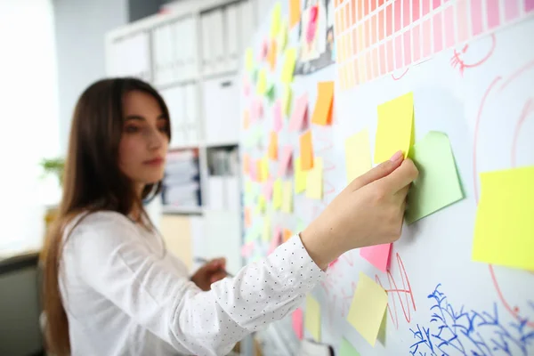 Beautiful lady writing note — Stock Photo, Image