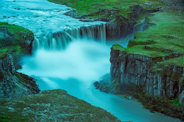 Yağmurdan Kısa Bir Süre Sonra Zlanda Daki Inanılmaz Şelale Hafragilsfoss — Stok fotoğraf