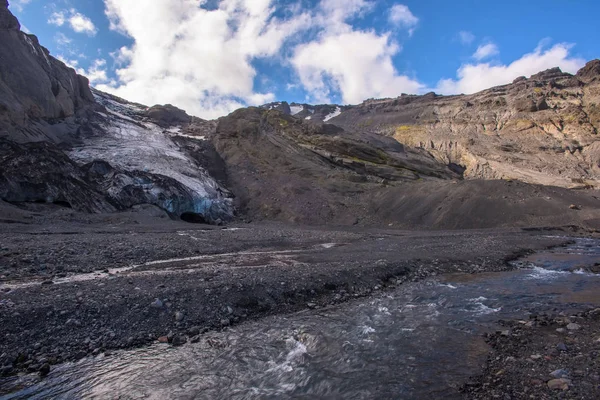 Ggjokull Una Pequeña Capa Hielo Islandia Con Cielo Azul Primer —  Fotos de Stock