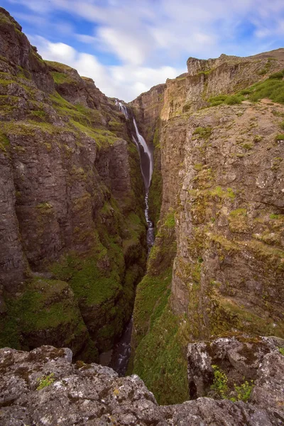 Καταρράκτης Glymur Χρυσά Σύννεφα Στον Ουρανό Ρέον Νερό Συλλαμβάνεται Από — Φωτογραφία Αρχείου