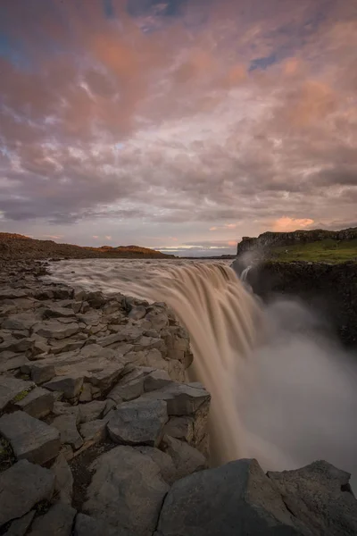 Dettifos是冰岛东北部Vatnajkull国家公园的瀑布 被认为是欧洲最强大的瀑布 水来自附近的Vatnajkull冰川 — 图库照片