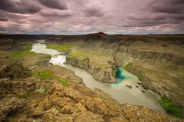 Hafragilsfoss Vattenfall Med Gyllene Moln Himlen Det Strömmande Vattnet Fångas — Stockfoto