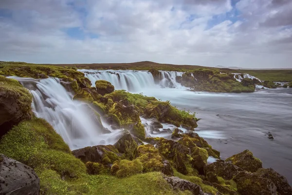 Cascada Holmsarfoss Con Nubes Doradas Cielo Agua Que Fluye Capturada —  Fotos de Stock