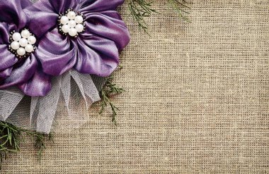 Kenarında tekstil çiçekleri olan tuval arkaplan