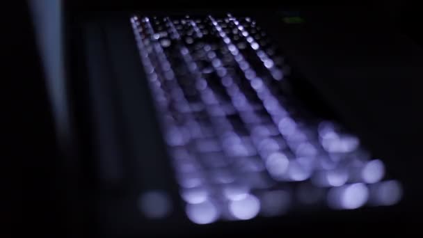 Klawiatury laptopa w nocy — Wideo stockowe