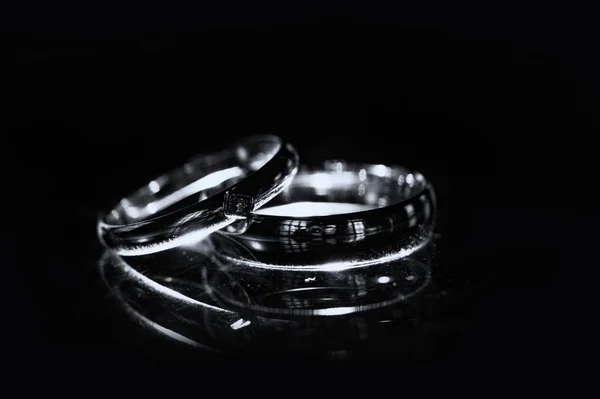 Un par de anillos de boda Imagen de archivo