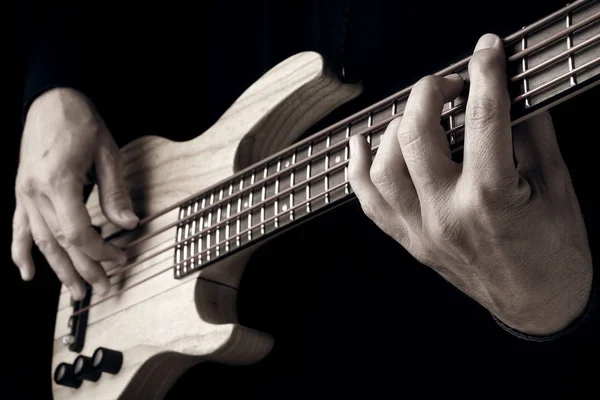 Tocar micro bajo guitarra, sepia imagen —  Fotos de Stock