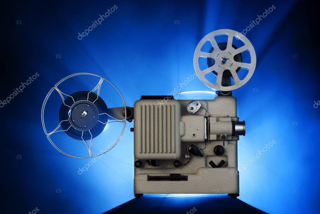Vintage film projector Stock Photo by ©estudiosaavedra 129681842