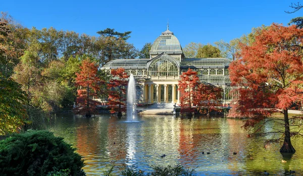 Crystal palece of El Retiro park,Madrid — Stock Photo, Image