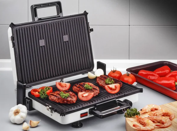 Electric grill with burgers — Stock Photo, Image