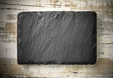 yaşlı ahşap siyah arduvaz kurulu