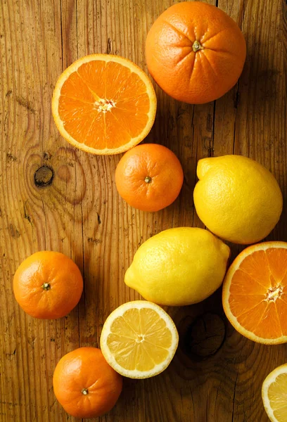 Assorted citric fruits on aged wood — Stock Photo, Image