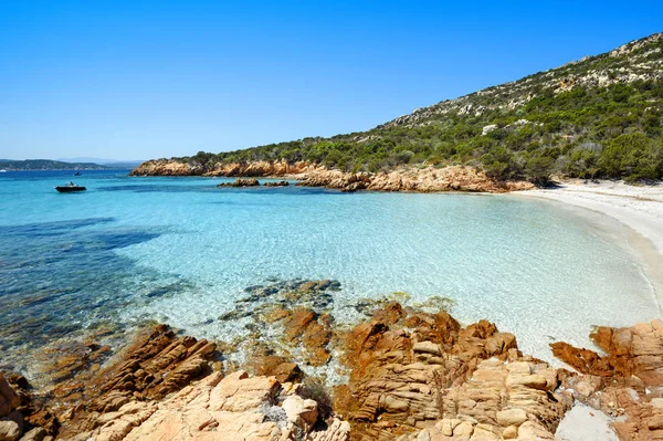 Costa mediterrânica das ilhas de madalena — Fotografia de Stock