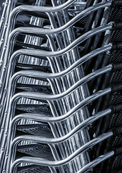 yığılmış metalik koltuklar soyut