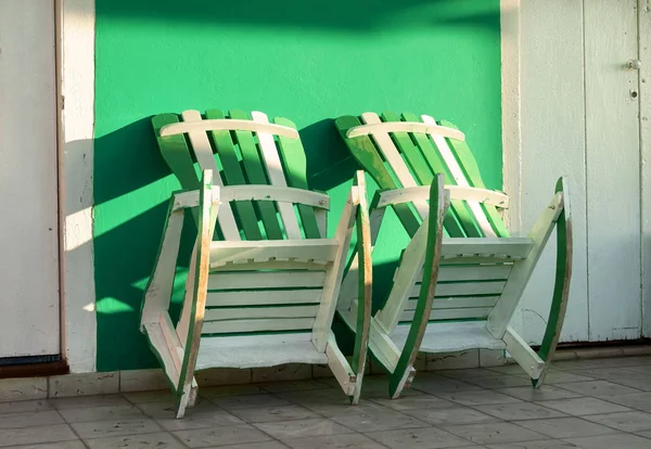 Due sedia a dondolo in una casa di Vinales, Cuba — Foto Stock