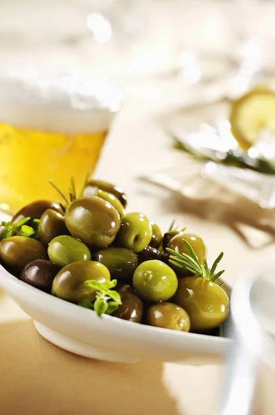 Zelené olivy předkrm — Stock fotografie