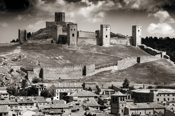 Molina de Aragonin linna, Espanja — kuvapankkivalokuva