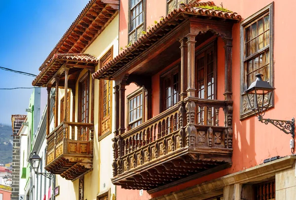 Balcones tradicionales del pueblo de La Orotava, Tenerife — Foto de Stock