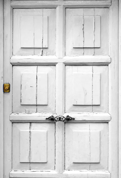 White Wooden Old Door Golden Lock — Stock Photo, Image