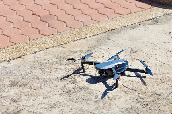 Végétal aérien sans pilote avec caméra vidéo en vol stationnaire. Thi — Photo