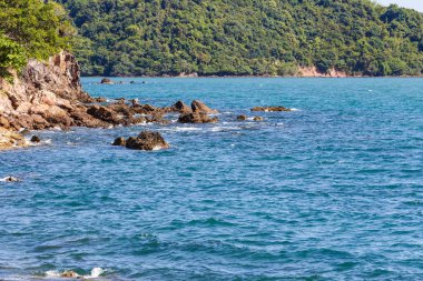 Deniz Manzaralı dağ ile Tayland Körfezi üzerinden 