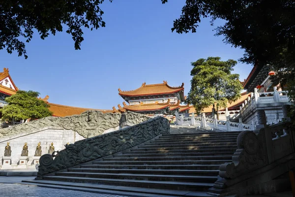 Павильон в юаньсюаньском даосском храме Гуанчжоу, Китай — стоковое фото