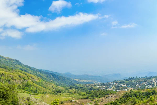 Lahana ve Phetc dağlarda tarım çilek görünümü — Stok fotoğraf