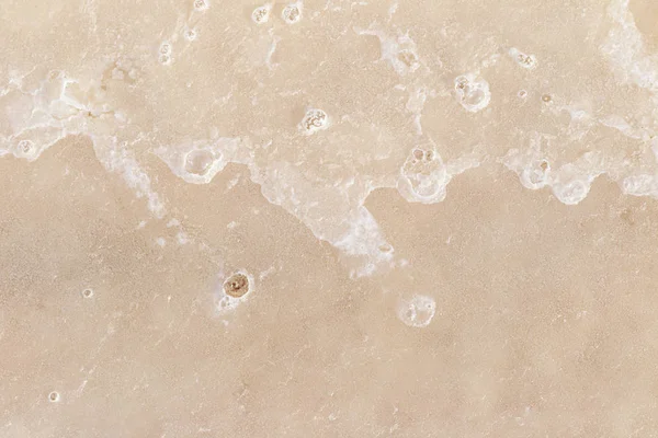 Textura syrové soli pod mořskou vodou v procesu odpařování rybníky — Stock fotografie
