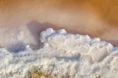 Deniz su buharlaşma gölet süren ham tuz doku