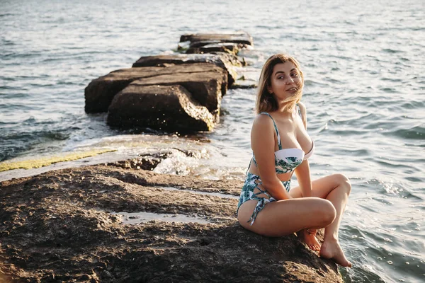 Mujer Joven Playa — Foto de Stock