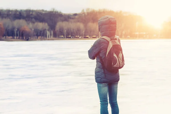 Man Backpack Young Woman Blue Jacket Hood Looks Distance Frozen — 스톡 사진
