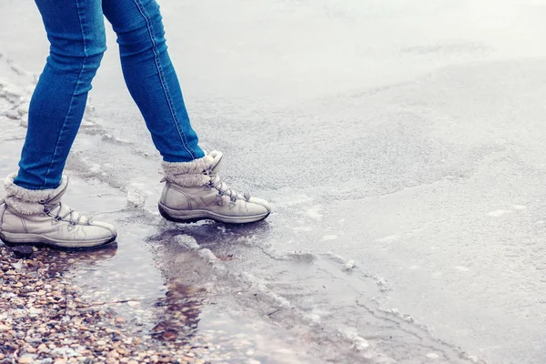 foot comes on thin ice, danger in the spring