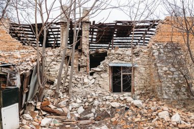 Bina yok, yıkım, deprem, bomba, terörist saldırı veya doğal afet kavram kullanılabilir