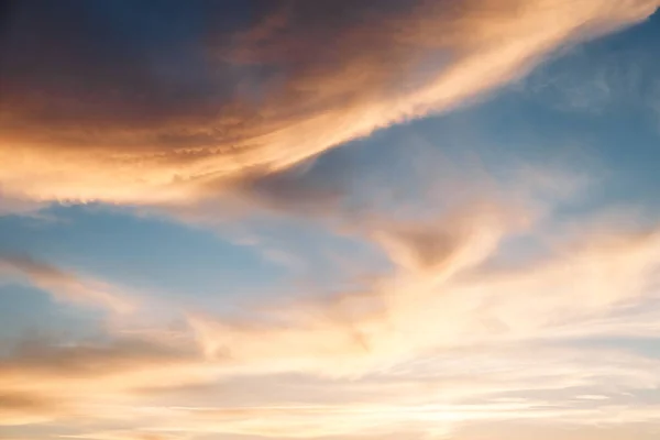 Dramatik Gökyüzü Güneş Işığı — Stok fotoğraf