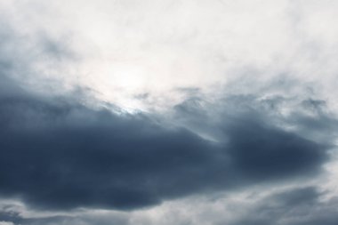 Bulutlu mavi gökyüzü