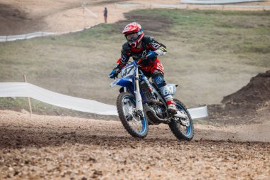 Lebedyanka, Rusya - 25 Ağustos 2019: Rus Motokros Şampiyonası, motosiklet ve motosiklet yarışları off-road off-country.