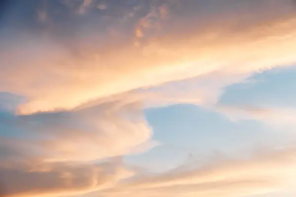 Dramatik Gökyüzü Günbatımı Üzerinde Bulutlar Ile — Stok fotoğraf